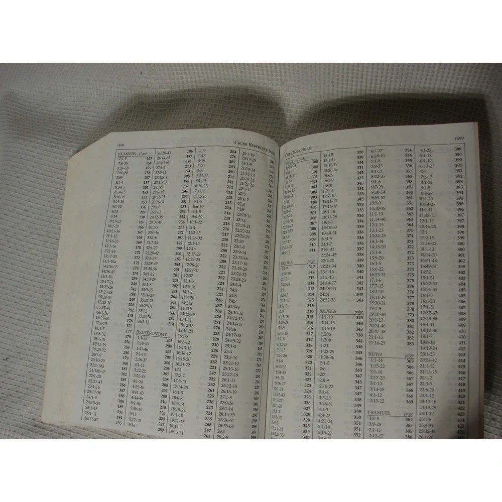 The Daily Bible Large Print Edition New International Version NIV Chronological